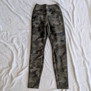 White House Black Market Faux Suede Runway Leggings Green Camo Print Size 2